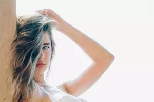 Ini Sarah McDaniel, model sampul Playboy perdana tanpa cover bugil