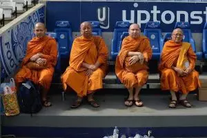 Tiba-tiba para biksu turun tangan berkati Leicester City, ada apa ya?