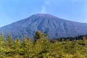 Diguyur hujan lebat dan angin, jalur pendakian Gunung Slamet ditutup!