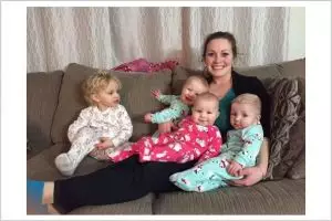 Kerja keras ibu mengasuh 4 balita dalam video ini bikin haru