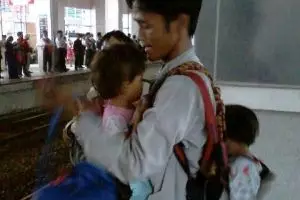 Mencari istri hingga Jakarta, bapak dua anak ini tak bisa pulang