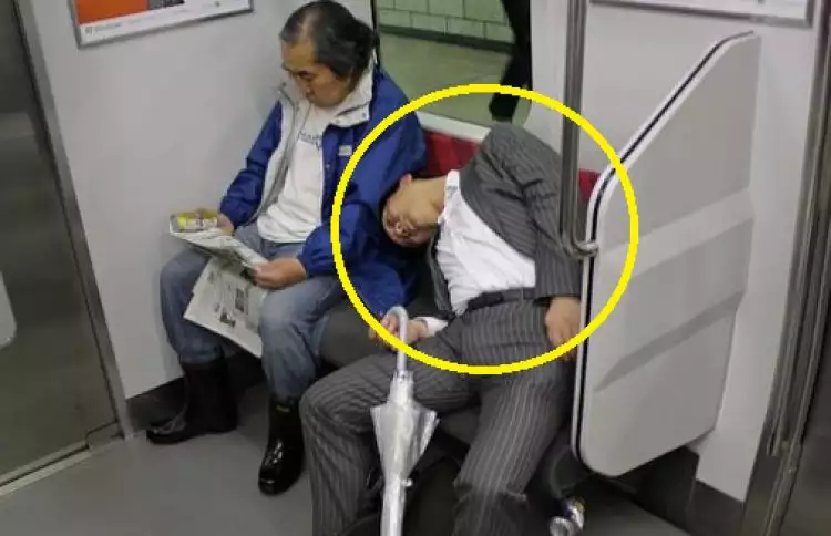 32 Ekspresi gokil pekerja di Jepang saat mabuk berat, jangan ditiru!