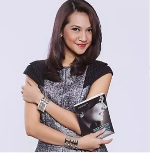 Cantiknya Angkie Yudistia, penyandang disabilitas yang sukses jadi CEO