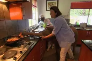 Bukan anjing atau kucing, peliharaan wanita ini adalah gajah!