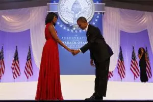 30 Foto romantis Obama dan sang istri yang jarang orang tahu