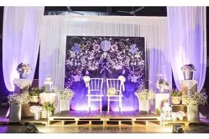 12 Desain pelaminan yang bisa kamu buat sendiri, hemat & keren!