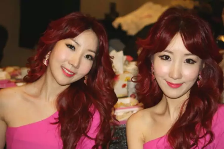 8 Artis kondang Korea ini ternyata punya saudara kembar, mirip nggak?