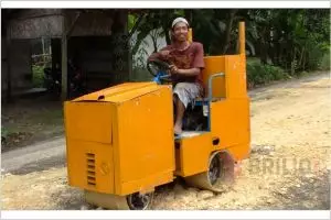 Sariman, 'wong cilik' jenius, bisa buat alat berat dari barang bekas