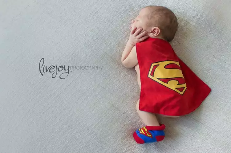 Lucunya 21 foto bayi bareng superhero idola, bikin gemas! 