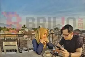 9 Alasan kenapa kamu harus berani menikahi teman satu SMA, ihik!