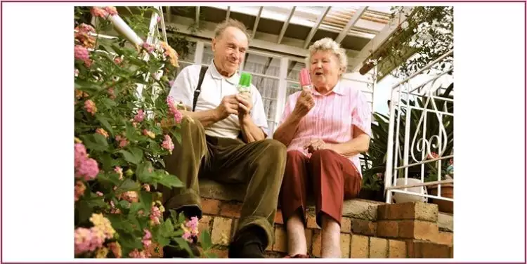 Foto-foto romantis kakek dan nenek ini bikin iri, awas baper! 