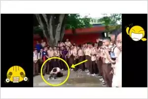 Akibat molor saat kultum pagi, siswa ini dikerjain siswa satu sekolah