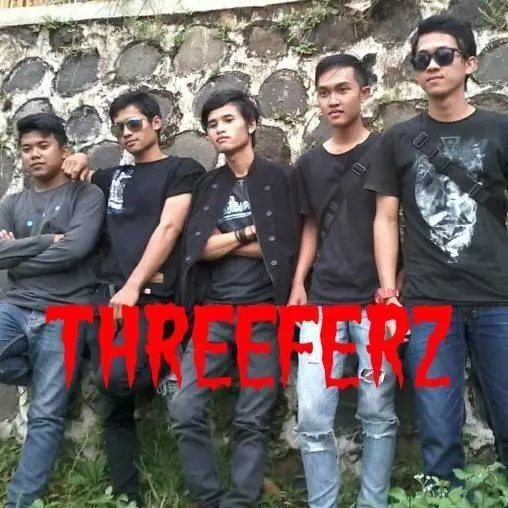 Tak disangka, pedagang cilok dan batagor ini ternyata anak band