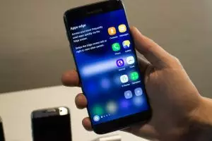 10 'Kesaktian' Samsung Galaxy S7 yang tak dimiliki iPhone