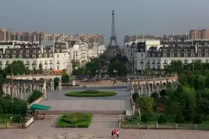 Nggak cuma barang, 9 kota di dunia pun dibuat tiruannya oleh China!