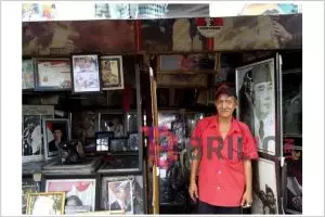 Kisah Doni, 16 tahun jualan foto Bung Karno bisa sekolahkan 6 anaknya