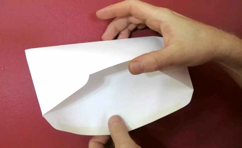 Jangan coba-coba bawa amplop kosong ke pesta pernikahan di Madura ya..