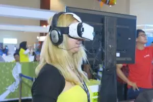 Menjajal virtual reality, banyak pengguna takjub dan senyum sendiri