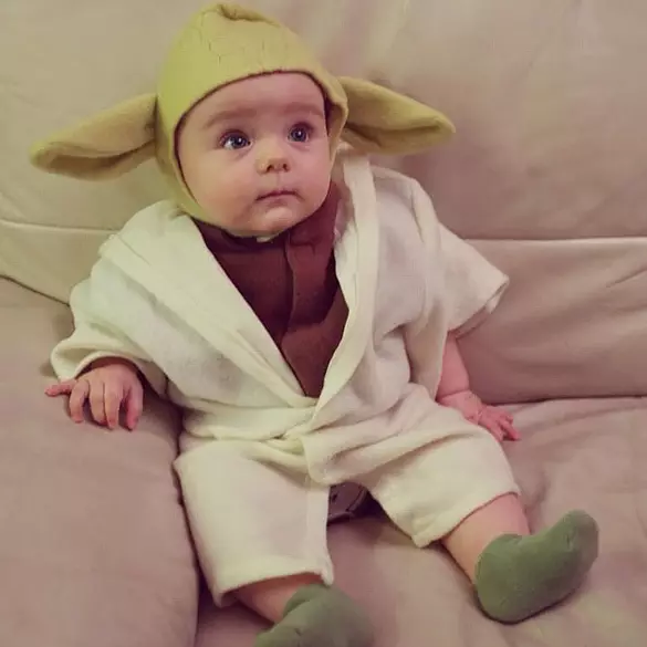 Penampilan imut bayi dengan kostum tokoh film, makin menggemaskan deh!