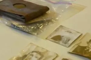 Hilang selama 71 tahun, dompet plastik ini kembali ke pemiliknya