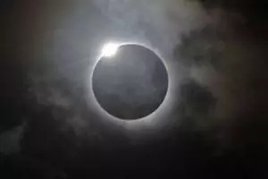 Deretan panorama ini cuma bisa dinikmati saat gerhana matahari total