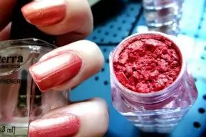 Ladies, 17 trik simpel ini ampuh untuk menghemat pemakaian makeup lho
