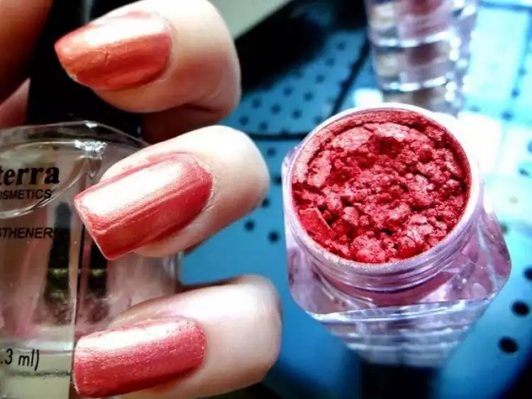 Ladies, 17 trik simpel ini ampuh untuk menghemat pemakaian makeup lho