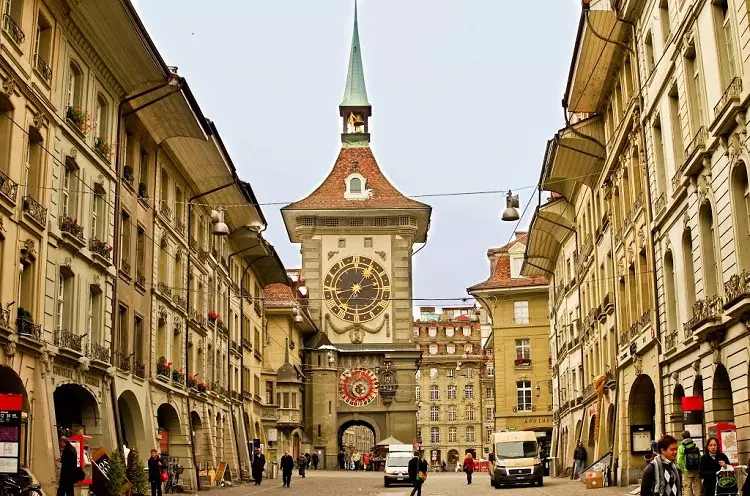 10 Menara jam terindah di dunia, salah satunya di Indonesia