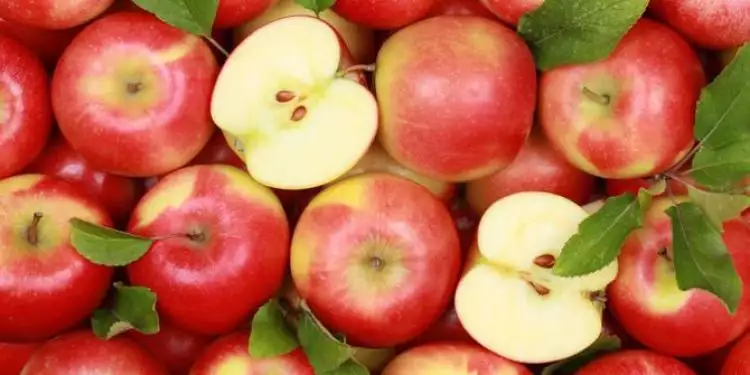 Trik simpel memotong apel ini bikin nyemil sehatmu makin asyik
