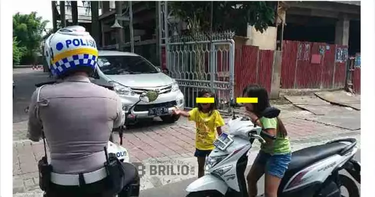 Lawan arus dan tak pakai helm, dua bocah ini nangis ditilang polisi