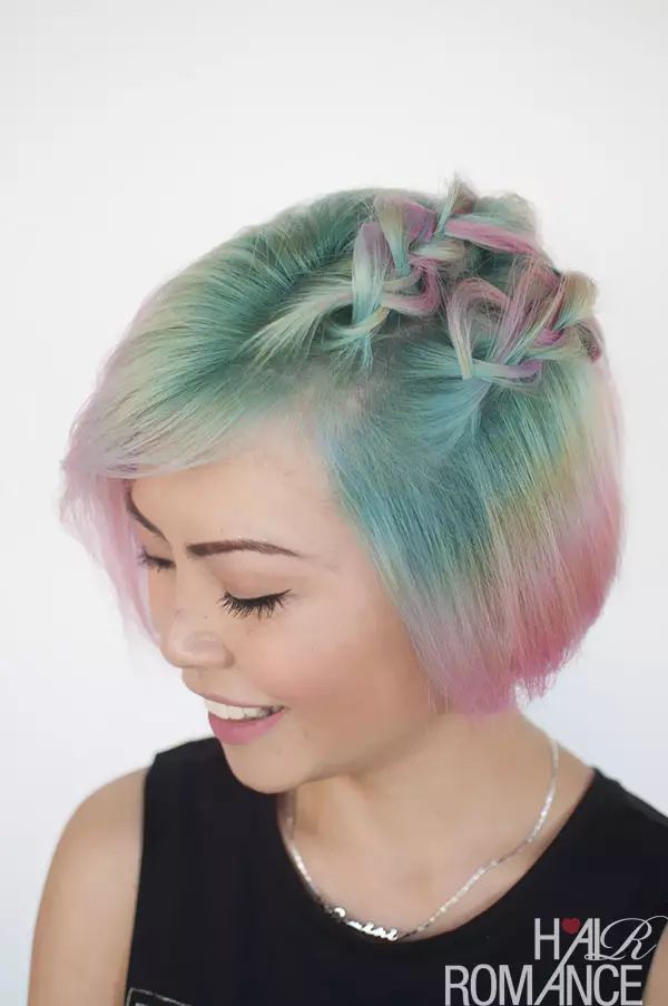 Rambut pendek juga cantik lho dikepang, 25 gaya ini bisa kamu coba!