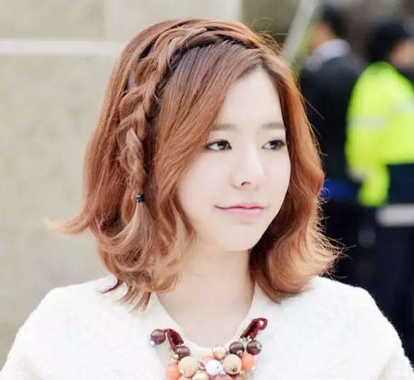 Rambut pendek juga cantik lho dikepang, 25 gaya ini bisa kamu coba!