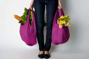 Tinggalkan tas plastik, yuk bikin sendiri tas buat belanja