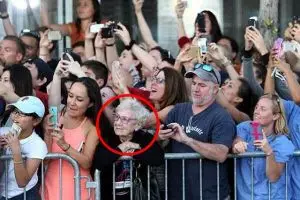 25 Perilaku miris orang yang kecanduan gadget, bikin mengelus dada!