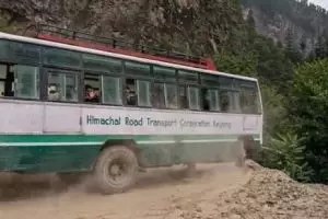 Bus ini dilabeli paling ekstrem di dunia, kamu berani naik?