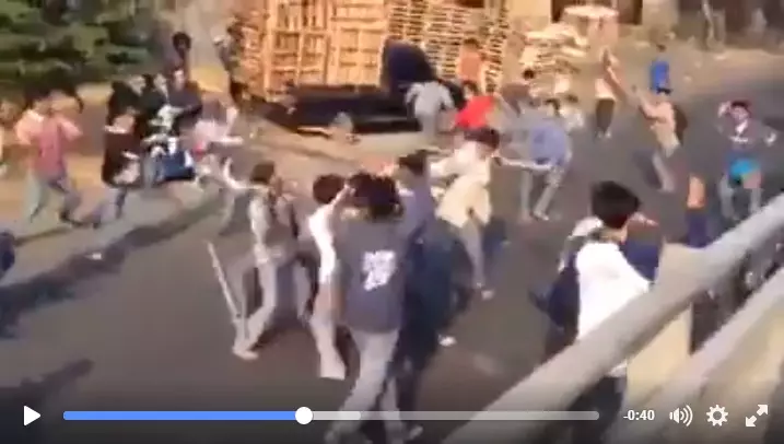 Video anak SMA tawuran bawa pedang, kebangetan &amp; jangan ditiru!