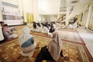 Kisah Nana tinggal di asrama sekamar 18 orang, tidur desak-desakan!
