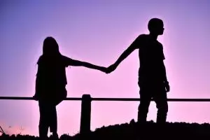 Nekat jalin hubungan gelap dengan sepupu, kini Tari ditinggal menikah