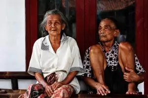 Sabarnya nenek ini, meski puluhan tahun mendapat perlakuan buruk 