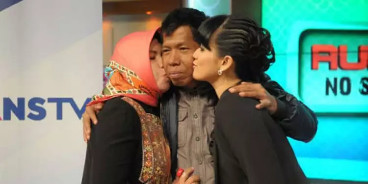 Diam-diam ternyata 9 selebritas Indonesia ini berpoligami