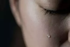 Setia jalani LDR, gadis ini justru diselingkuhi cowoknya