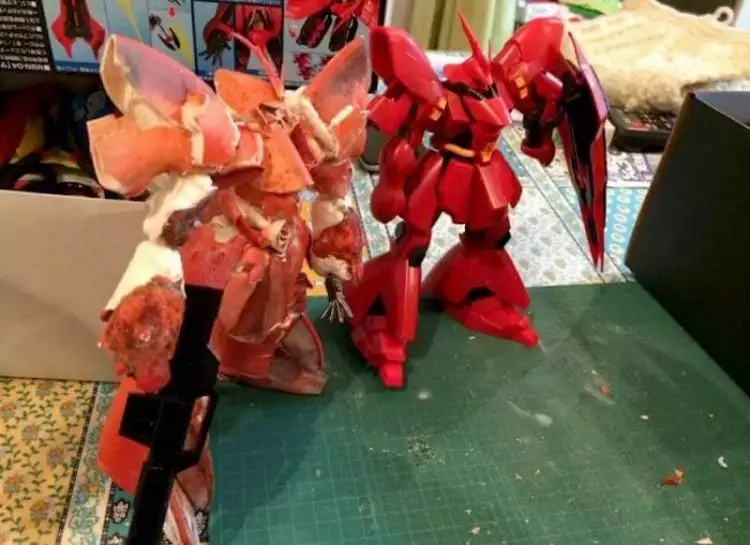 Perhatikan robot Gundam ini, kamu nggak bakal nyangka bahan pembuatnya