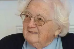 30 Tahun garap tesis, mahasiswi ini raih gelar doktor di umur 91 tahun