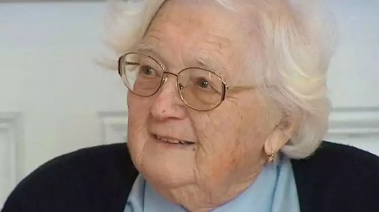 30 Tahun garap tesis, mahasiswi ini raih gelar doktor di umur 91 tahun