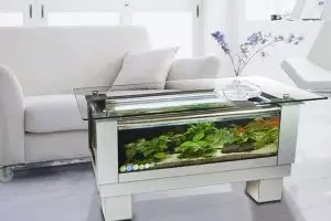 17 Desain perabot ini unik & keren abis, jadi meja sekaligus akuarium