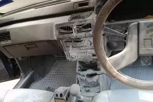 Duh, power bank meledak saat ditinggal di dalam mobil, hati-hati!