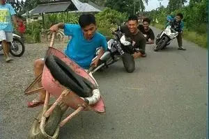 Mau total uang Rp 1 miliar? Ikuti lomba adu kocak ini