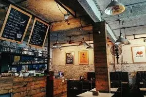 10 Kedai kopi di Malang ini layak kamu singgahi, asyik buat nongkrong!