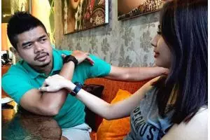 14 Potret kemesraan Bepe dan sang istri, jomblo awas iri..