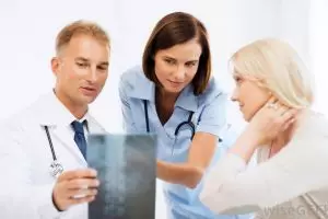 10 Istilah rahasia yang dipakai berbincang para dokter, apa ya?